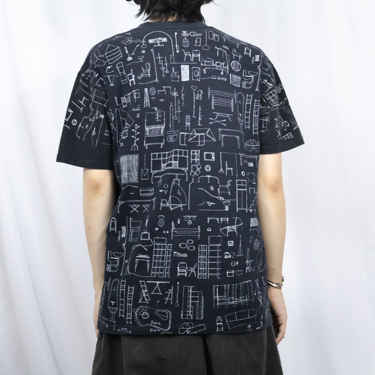 画像4: 90's ACHILLE CASTIGLIONI DESIGN by MoMA インテリア柄 マルチプリントTシャツ BLACK (4)