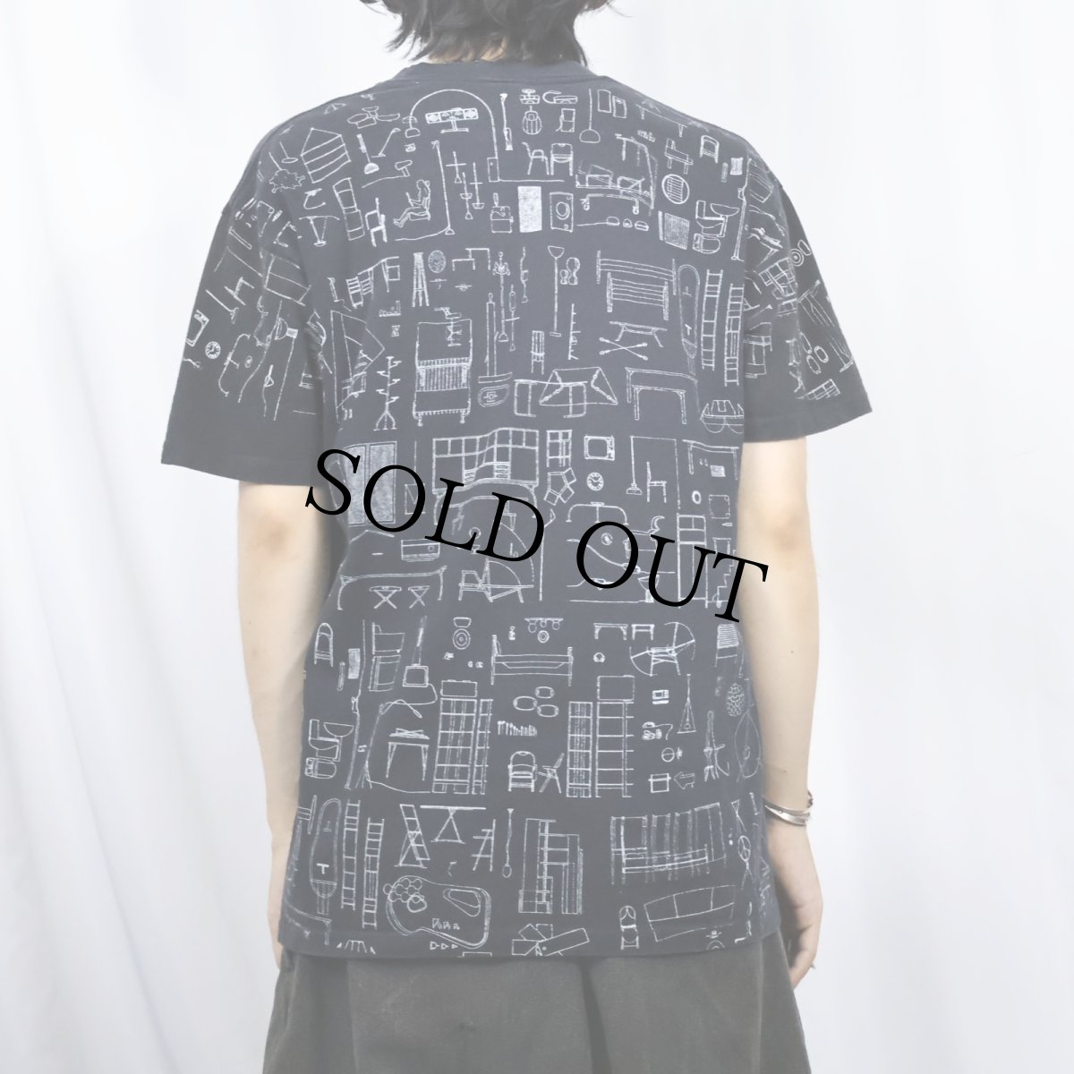 画像4: 90's ACHILLE CASTIGLIONI DESIGN by MoMA インテリア柄 マルチプリントTシャツ BLACK (4)