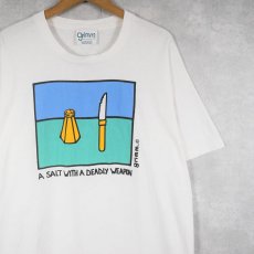 画像1: 90's grimm CANADA製 "A SALT WITH A DEADLY WEAPON" ジョークイラスト プリントTシャツ (1)