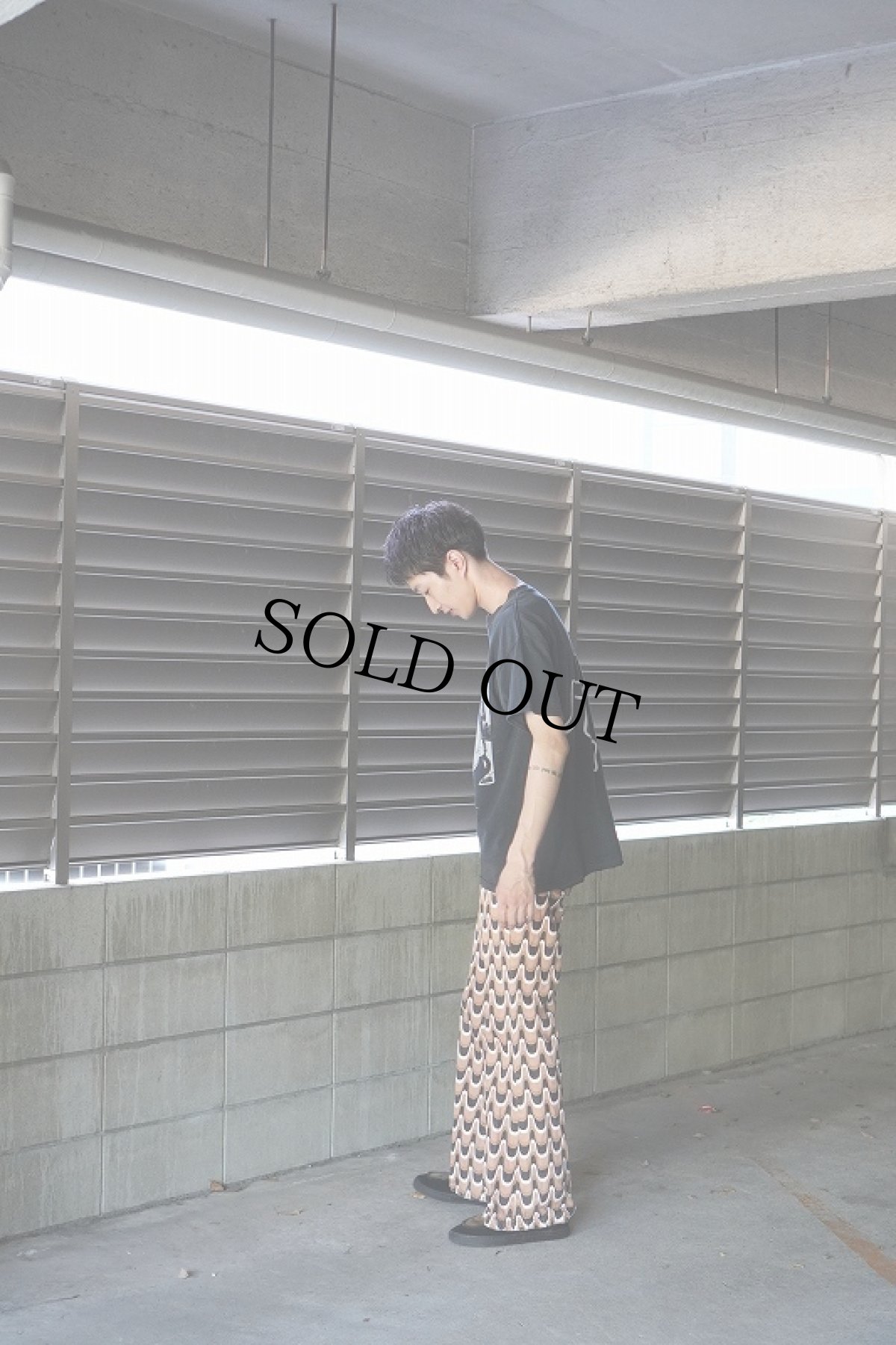 画像2: COTTON:ON 総柄 フレアパンツ W33 (2)