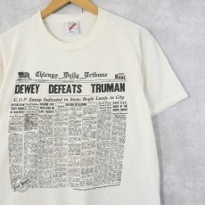 画像1: 90's〜 Chicago Daily Tribune USA製 "DEWEY DEFEATS TRUMAN" ニュースペーパープリントTシャツ L (1)