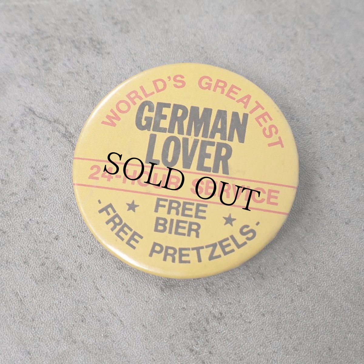画像1: VINTAGE "GERMAN LOVER FREE BIER PRETZALS" 缶バッジ (1)