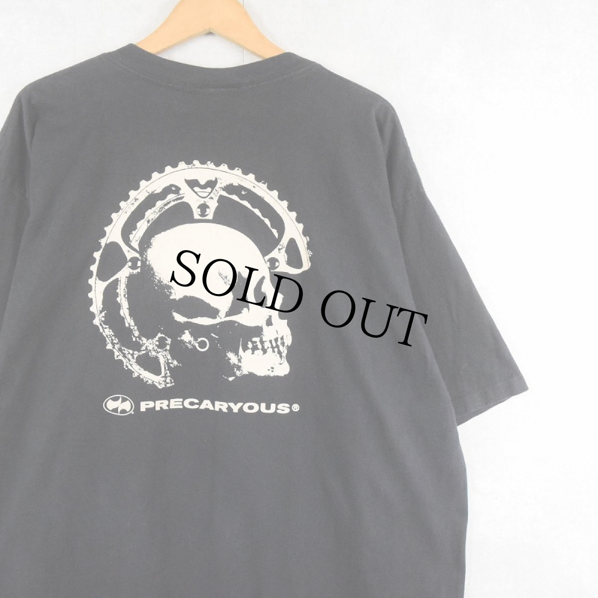 画像1: 90's PRECARYOUS USA製 サイクリングウェアメーカー スカルプリントTシャツ XXL (1)