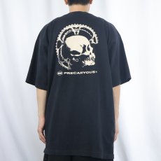 画像4: 90's PRECARYOUS USA製 サイクリングウェアメーカー スカルプリントTシャツ XXL (4)