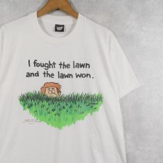 画像1: 90's SHOEBOX USA製 "I fought the lawn and the lawn won." イラストプリントTシャツ XL (1)