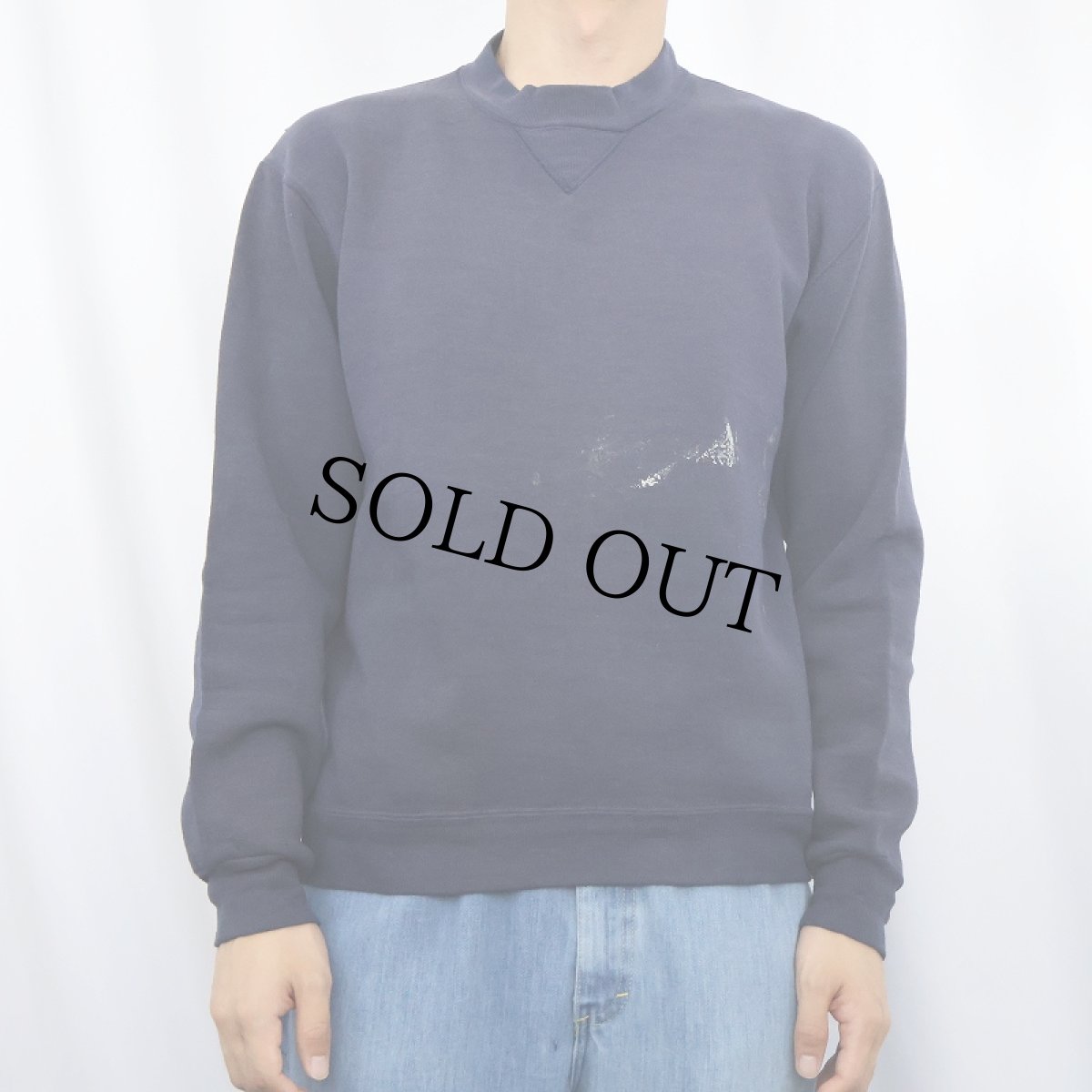 画像2: 80's RUSSELL ATHLETIC USA製 前V 無地フェードスウェット NAVY M (2)