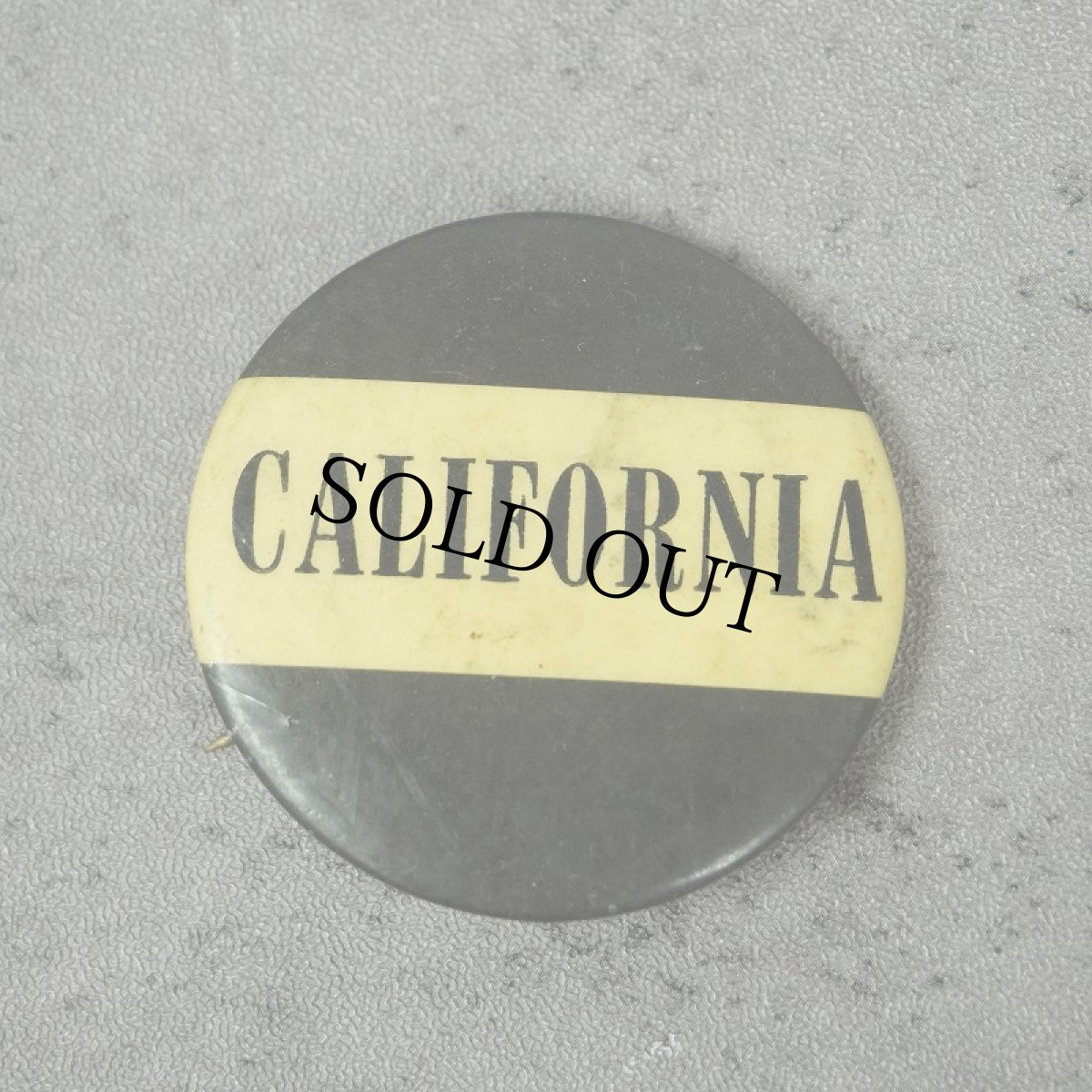 画像1: VINTAGE "CALIFORNIA" 缶バッジ (1)