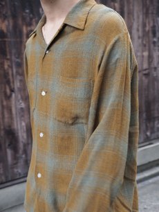 画像2: 70's VAN HEUSEN オンブレーチェック柄 レーヨンオープンカラーシャツ M (2)