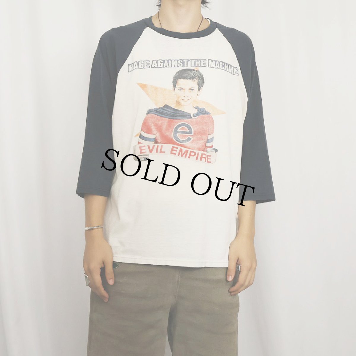 画像2: 90's RAGE AGAINST THE MACHINE "EVIL EMPIRE" ロックバンド ラグランTシャツ (2)