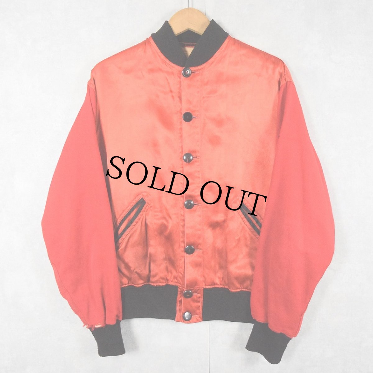 画像2: 40〜50's GENERAL ATHLETIC PRODUCTS CO. "DENISON Hydn oil inc" チェーン刺繍 コットン×サテン ボタンスタジャン SIZE40 (2)