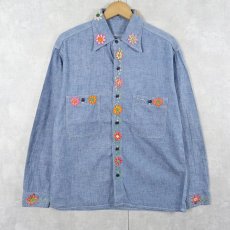 画像1: 70〜80's ハンド刺繍 猫目ボタン シャンブレーシャツ M (1)