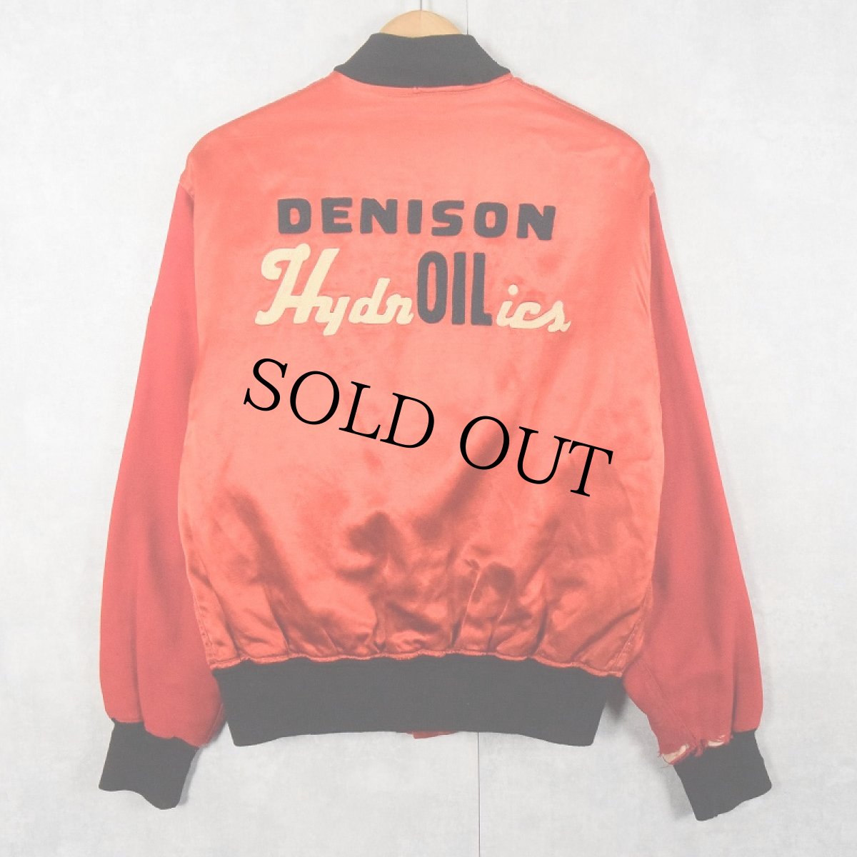 画像1: 40〜50's GENERAL ATHLETIC PRODUCTS CO. "DENISON Hydn oil inc" チェーン刺繍 コットン×サテン ボタンスタジャン SIZE40 (1)