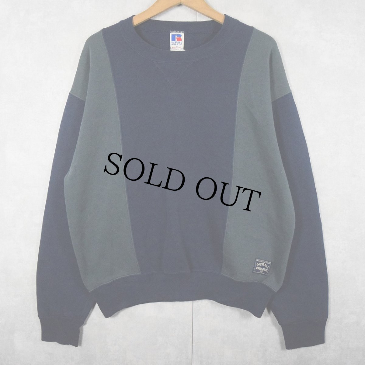 画像1: 90's RUSSELL ATHLETIC USA製 前V 切り替えデザインスウェット M (1)