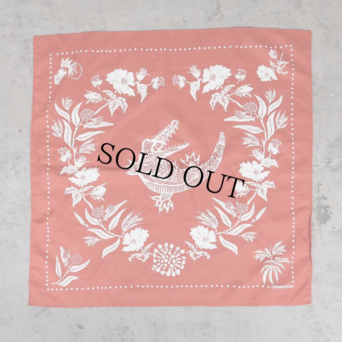 画像1: patagonia ワニ柄 バンダナ (1)