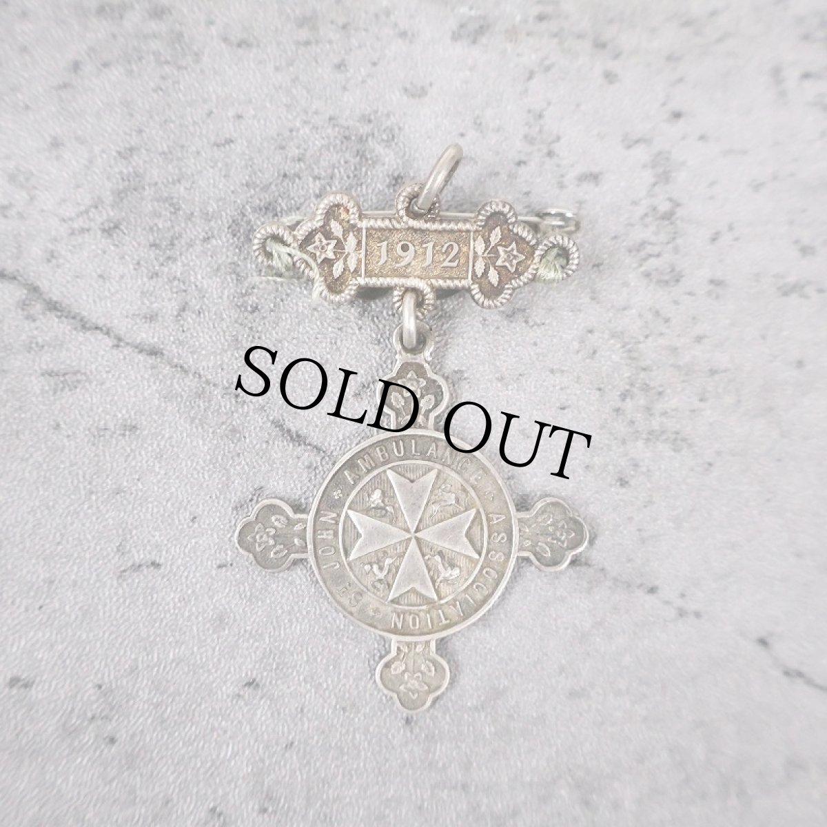 画像1: 1912 ST JOHN AMBULANCE ASSOCIATION シルバーバッジ (1)