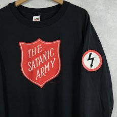 画像1: 90's MARILYN MANSON USA製 "THE SATANIC ARMY" パロディプリント ロックバンドロンT BLACK XL (1)