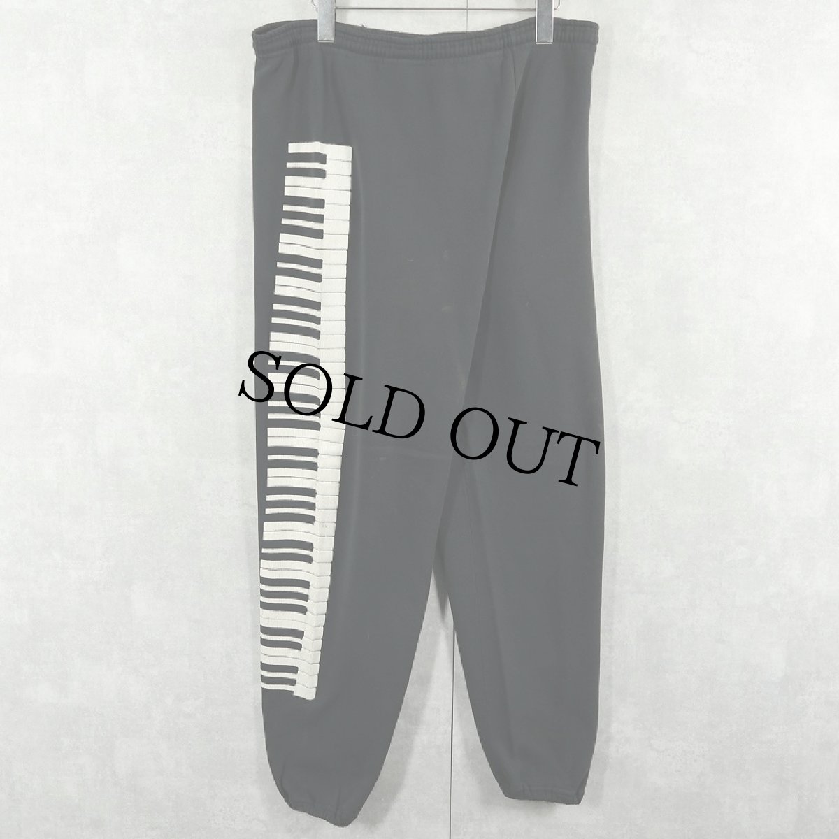 画像2: 90's JERZEES USA製 ピアノ柄 プリントスウェットパンツ BLACK XL (2)