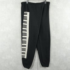 画像2: 90's JERZEES USA製 ピアノ柄 プリントスウェットパンツ BLACK XL (2)