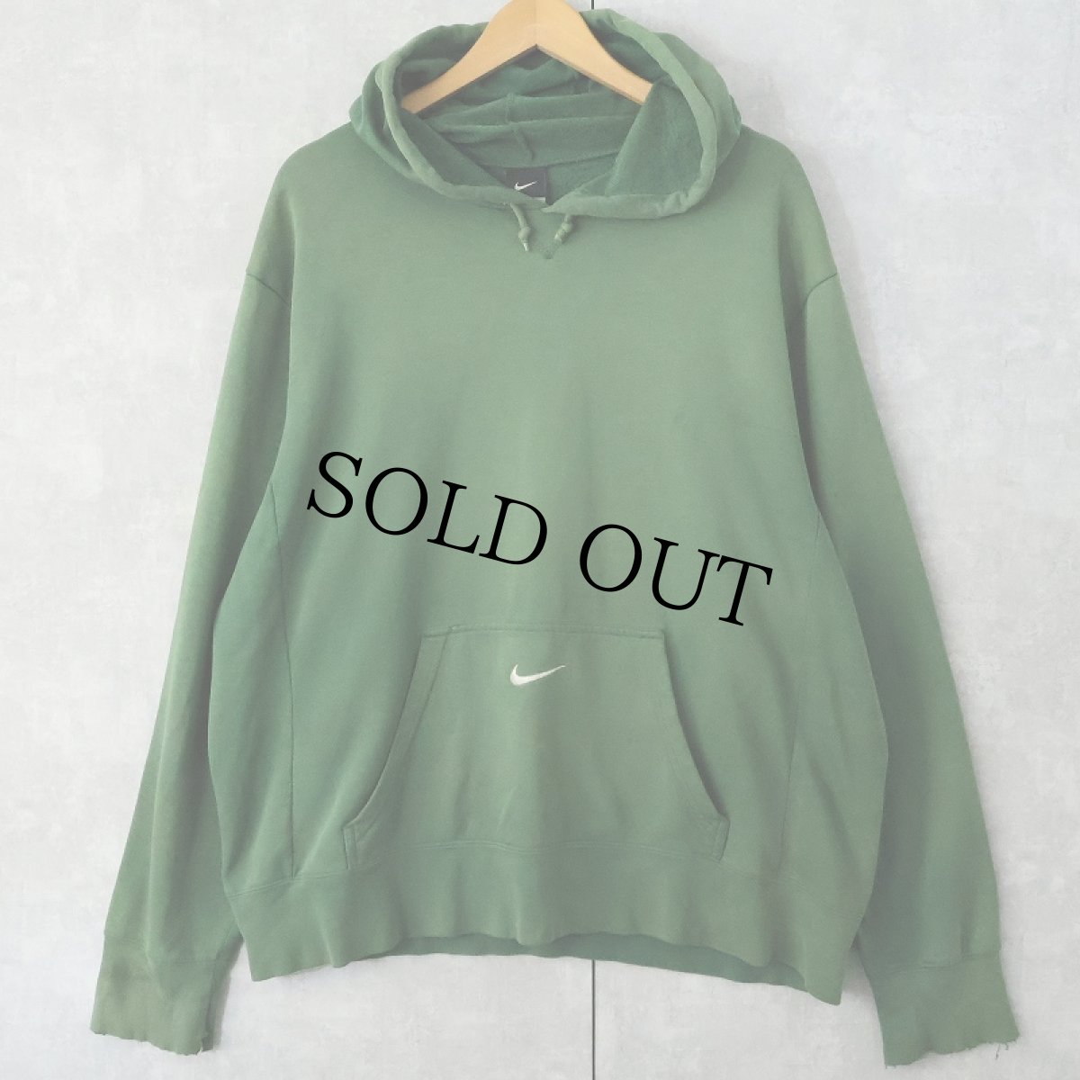 画像1: NIKE ロゴ刺繍 スウェットフーディー L (1)