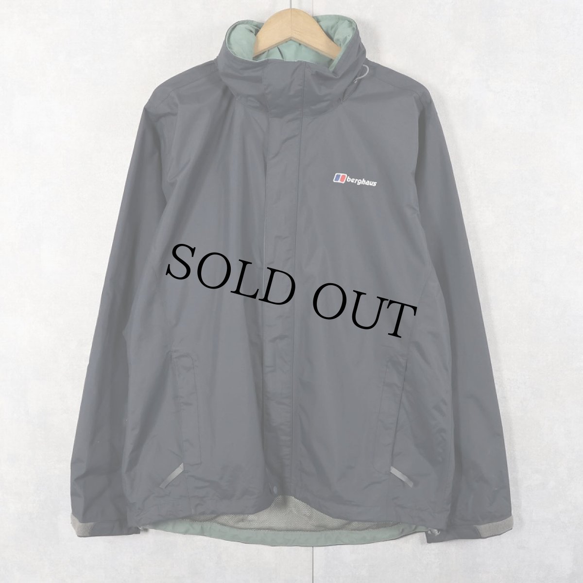 画像1: 2000's〜 berghaus "AQ2" ナイロンパーカー NAVY L (1)