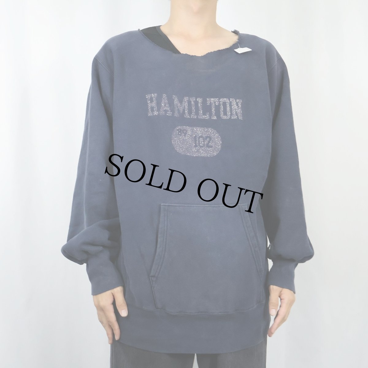 画像2: Champion REVERSE WEAVE "HAMILTON" カットオフ プリントスウェット NAVY  (2)