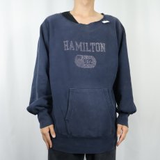 画像2: Champion REVERSE WEAVE "HAMILTON" カットオフ プリントスウェット NAVY  (2)