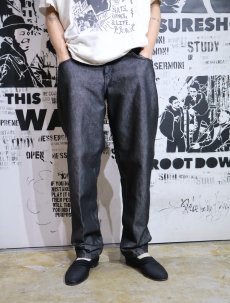 画像1: 90's GUESS USA製 シャイニーデニムパンツ W32 (1)