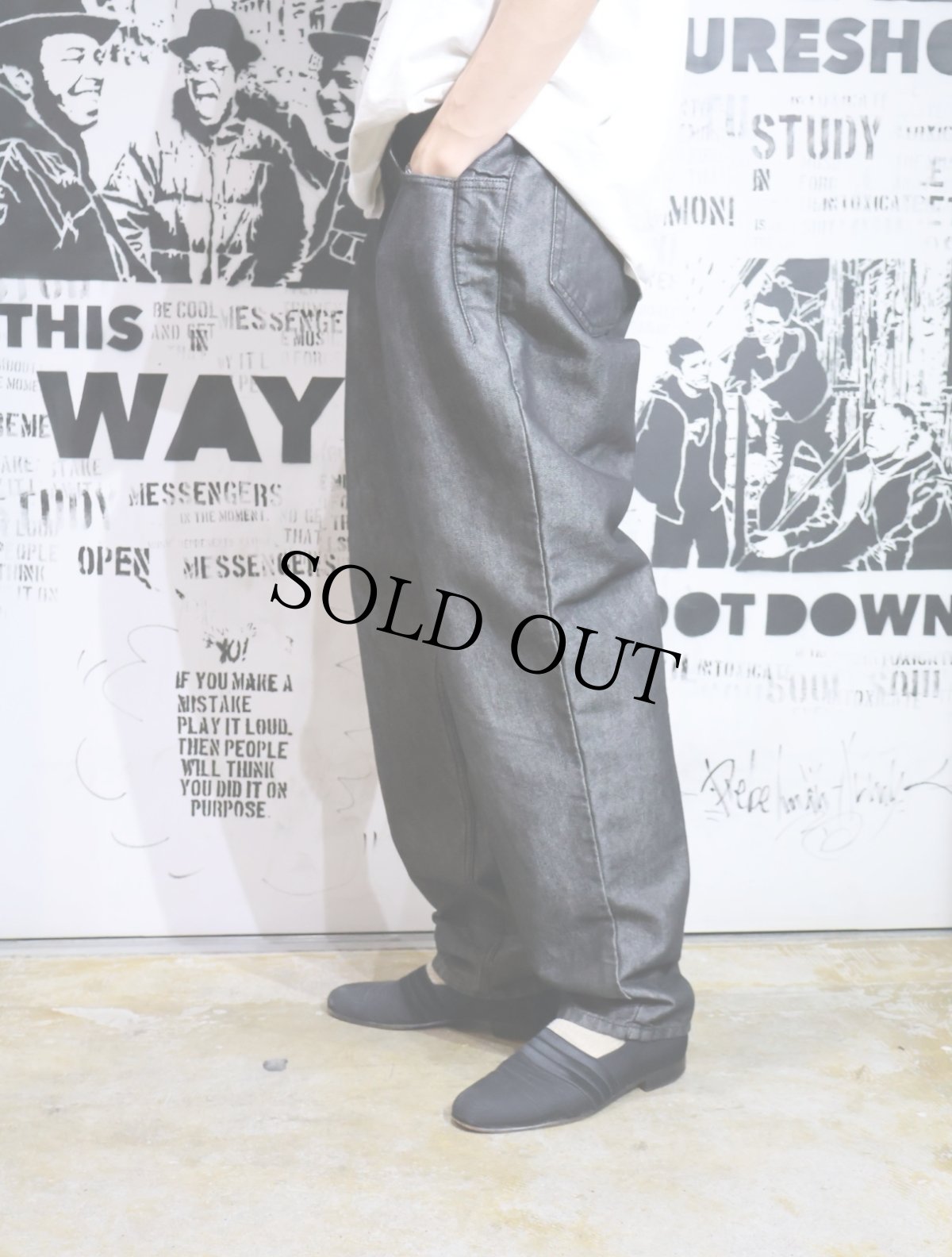 画像3: 90's GUESS USA製 シャイニーデニムパンツ W32 (3)