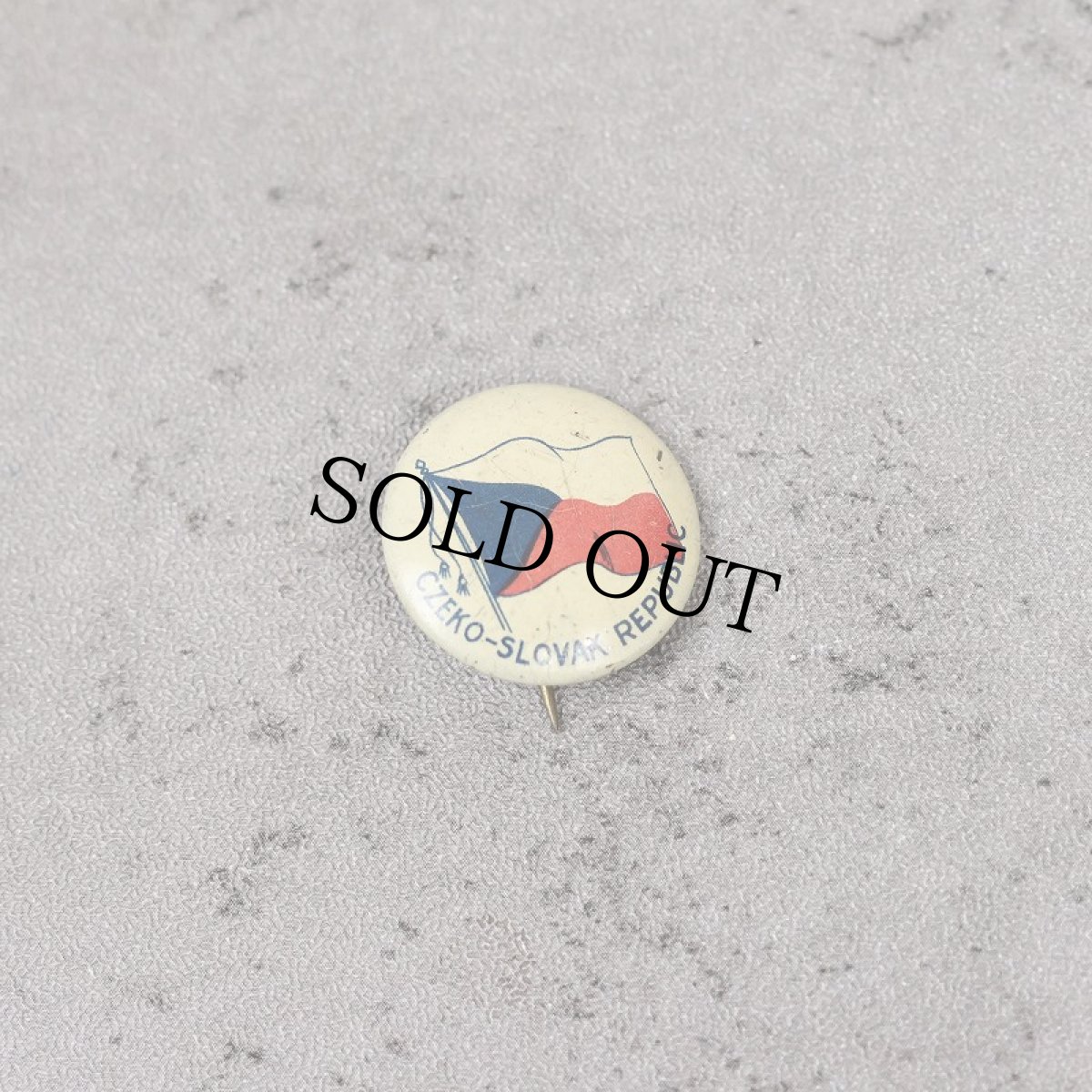 画像1: VINTAGE "CZEKO-SLOVAK REPUBLIC" 缶バッジ (1)