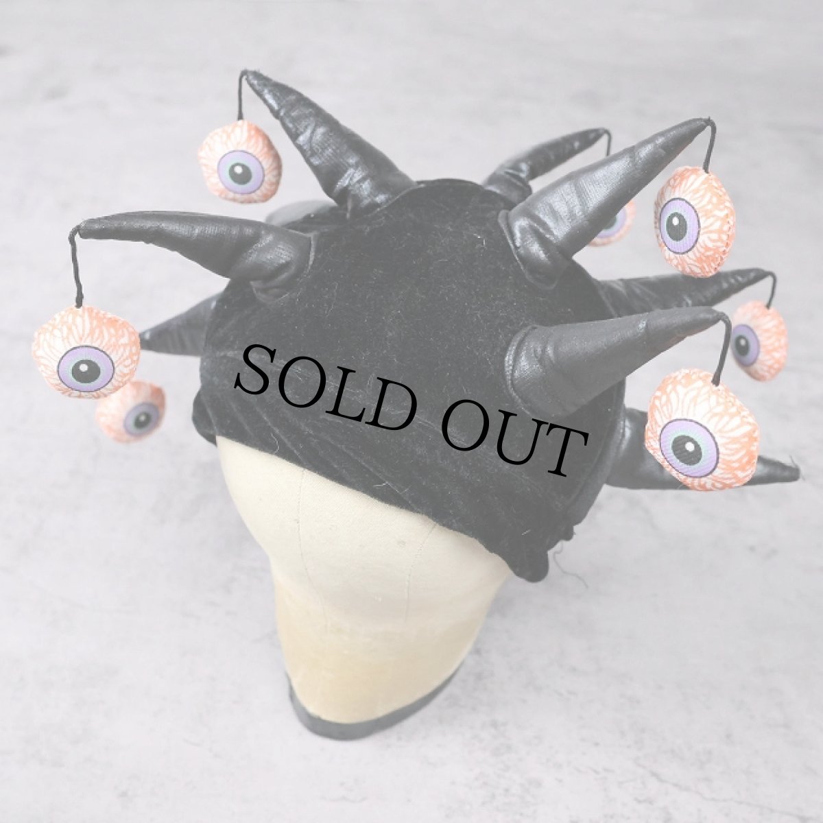 画像1: elope 目玉モチーフ ファニーデザイン 中綿入り ベロアキャップ  (1)