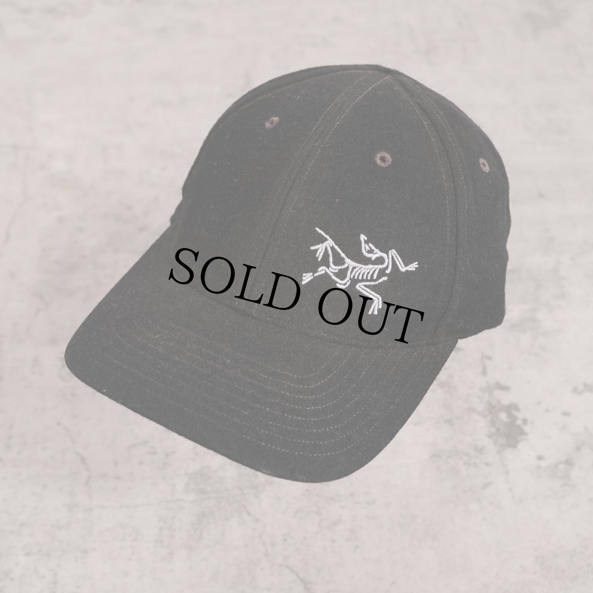 画像1: ARC'TERYX ロゴ刺繍キャップ BLACK (1)