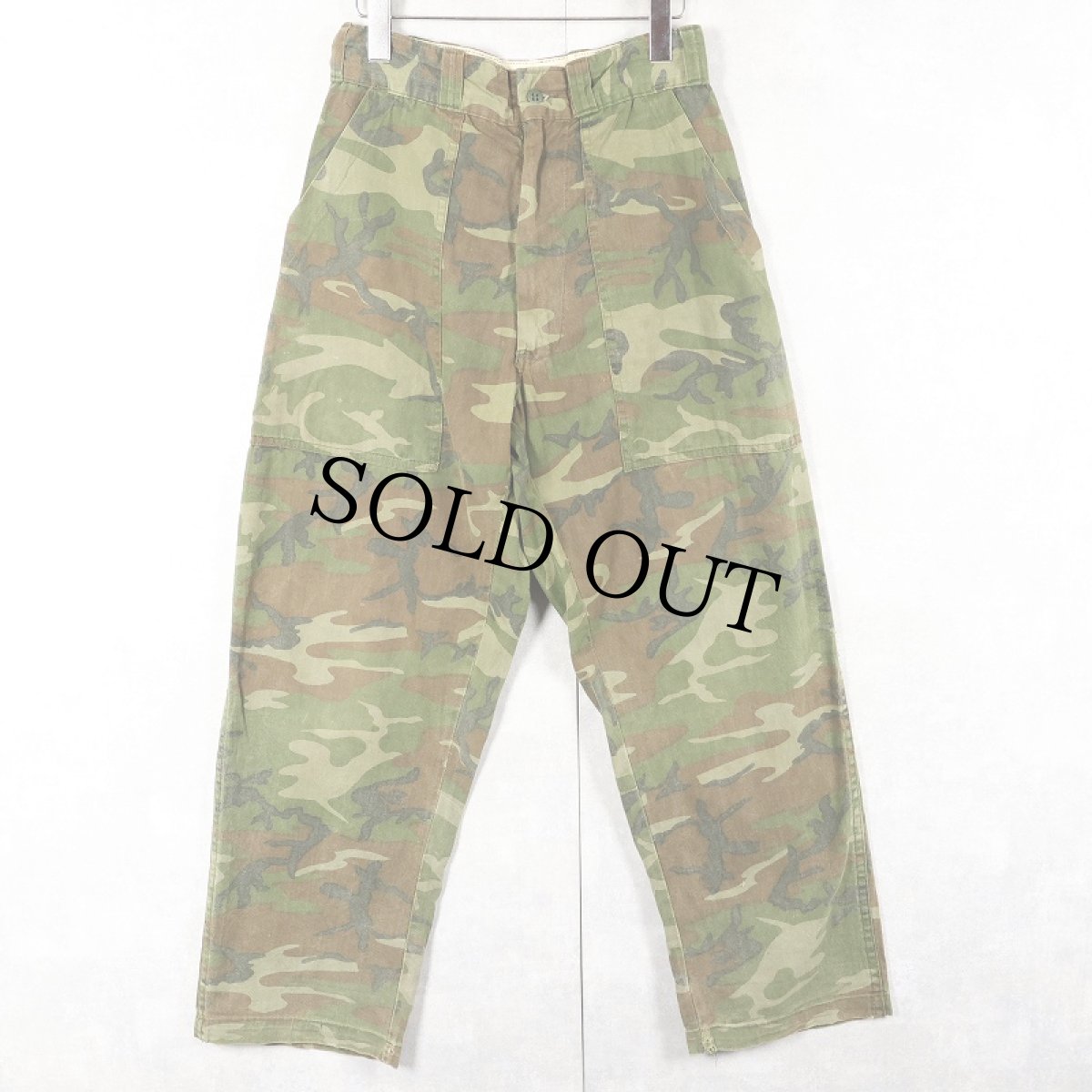 画像3: 60〜70's サイドアジャスタ付き ウッドランドカモ柄 コットンベイカーパンツ W28 (3)