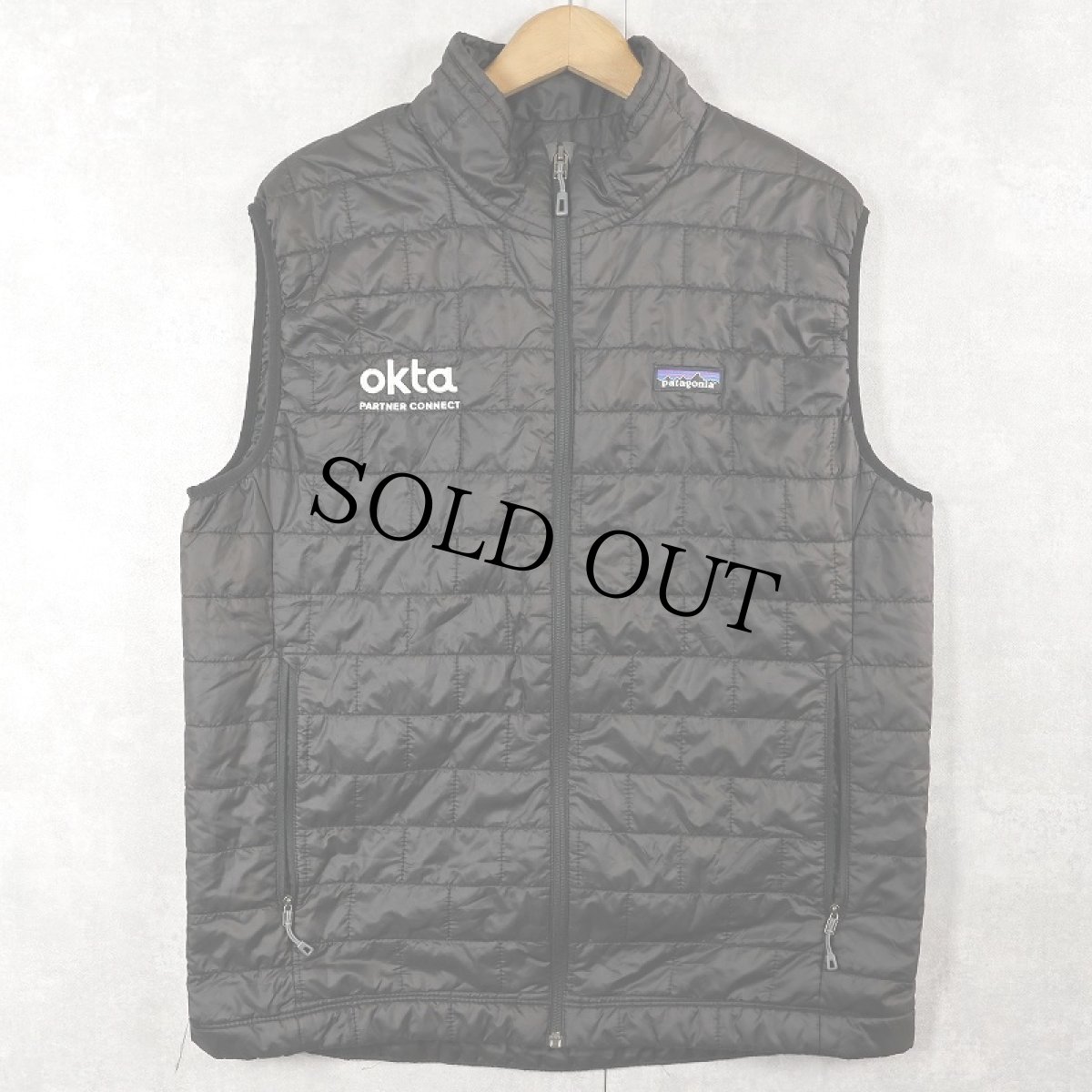 画像1: 2019SS Patagonia "okta PARTNER CONNECT" 刺繍付き ナノパフベスト BLACK L (1)