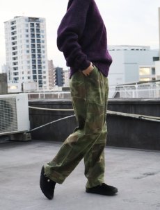 画像2: 60〜70's サイドアジャスタ付き ウッドランドカモ柄 コットンベイカーパンツ W28 (2)