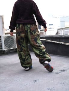 画像2: ウッドランドカモ柄 裏フリース リップストップ キルティングパンツ (2)