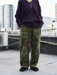画像1: 60〜70's サイドアジャスタ付き ウッドランドカモ柄 コットンベイカーパンツ W28 (1)
