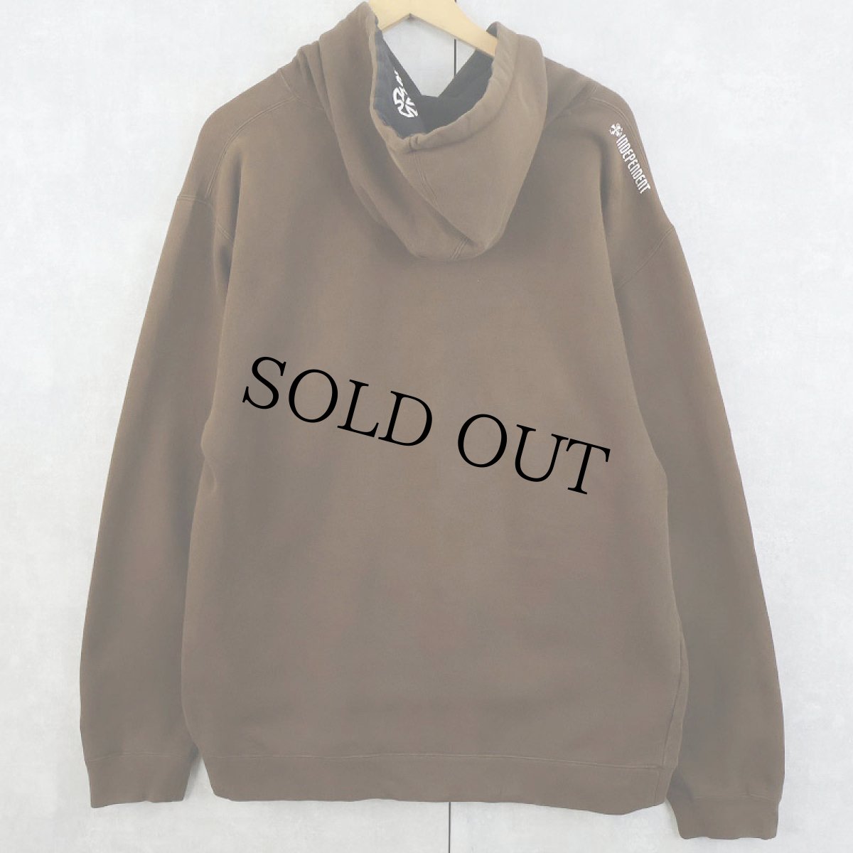 画像2: INDEPENDENT スケートブランド ロゴ刺繍スウェットフーディー M (2)