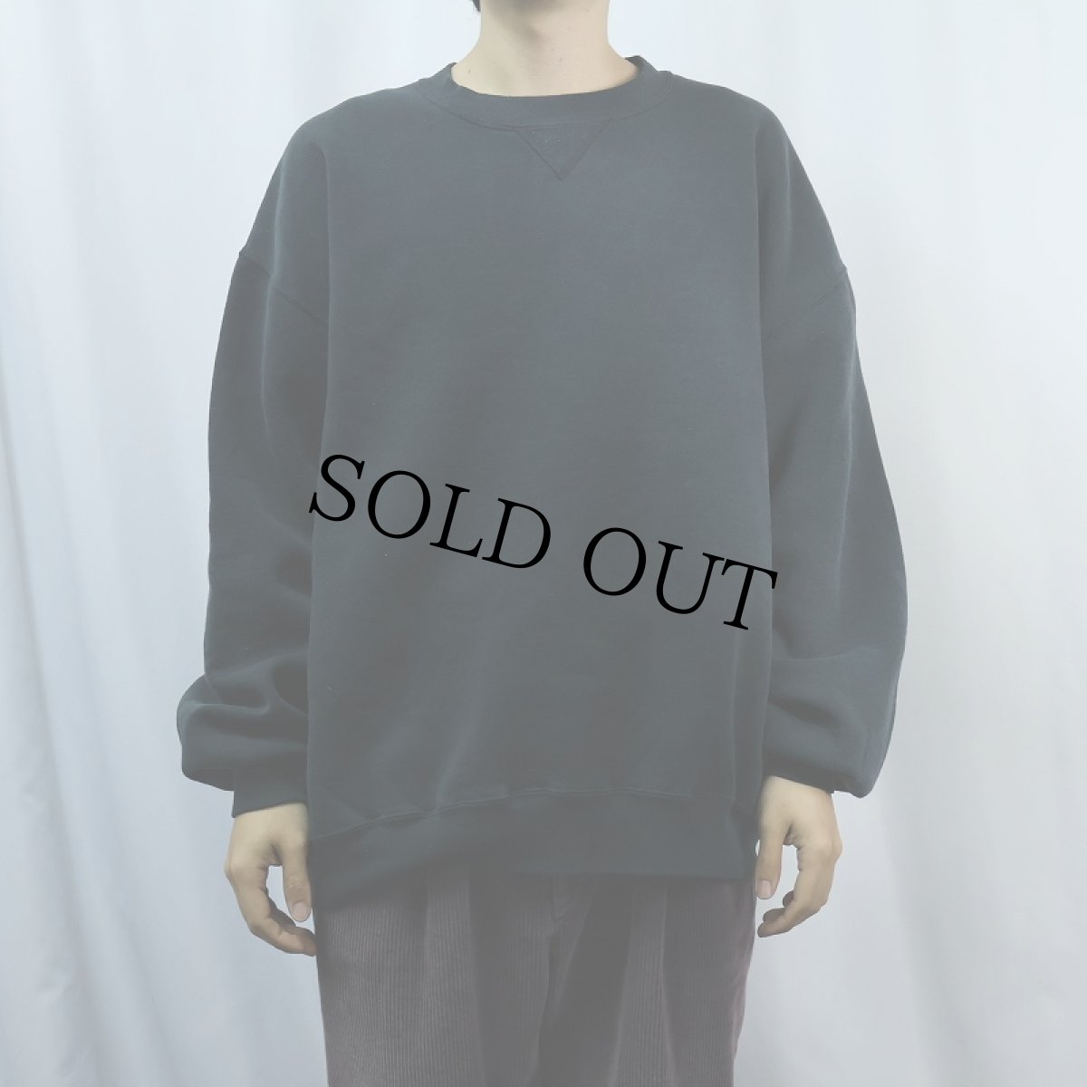 画像2: 90's RUSSELL ATHLETIC USA製 前V 無地スウェット BLACK XXL (2)