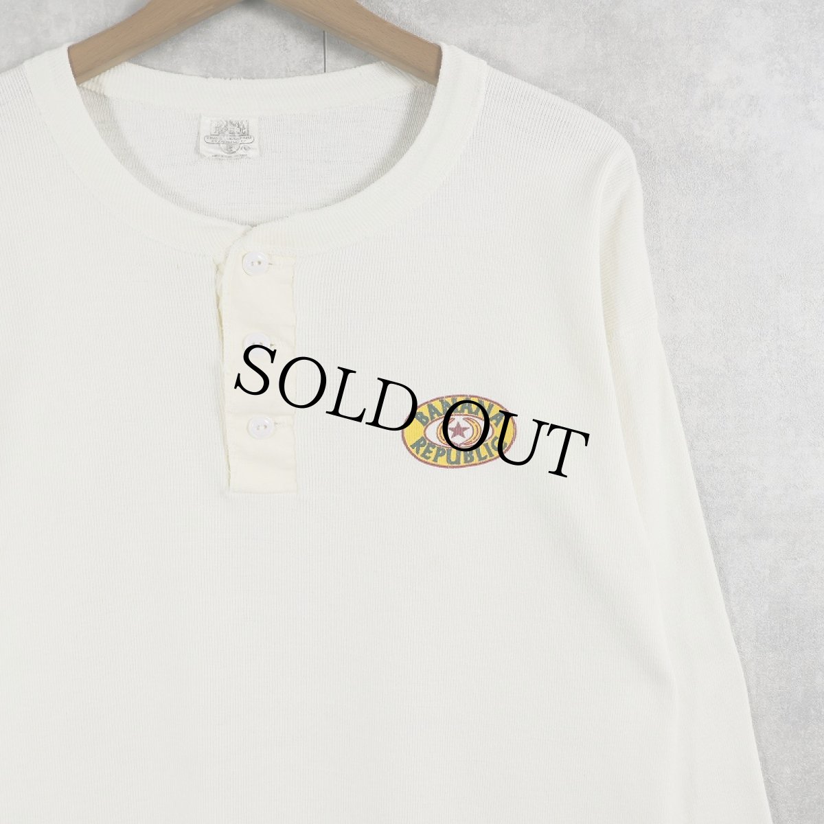 画像1: 80's BANANA REPUBLIC USA製 猫目ボタン ヘンリーネックアンダーシャツ L (1)