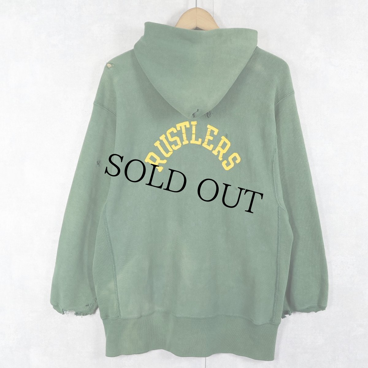 画像2: 70〜80's Champion 青単色タグ REVERSE WEAVE USA製 "C.M.RUSSELL" カットオフ プリントスウェットフーディー M (2)