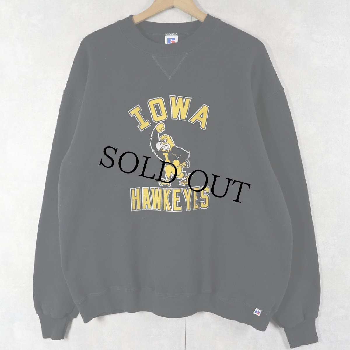 画像1: 80's RUSSELL ATHLETIC USA製 "IOWA"  前V フロッキープリントスウェット BLACK XL (1)