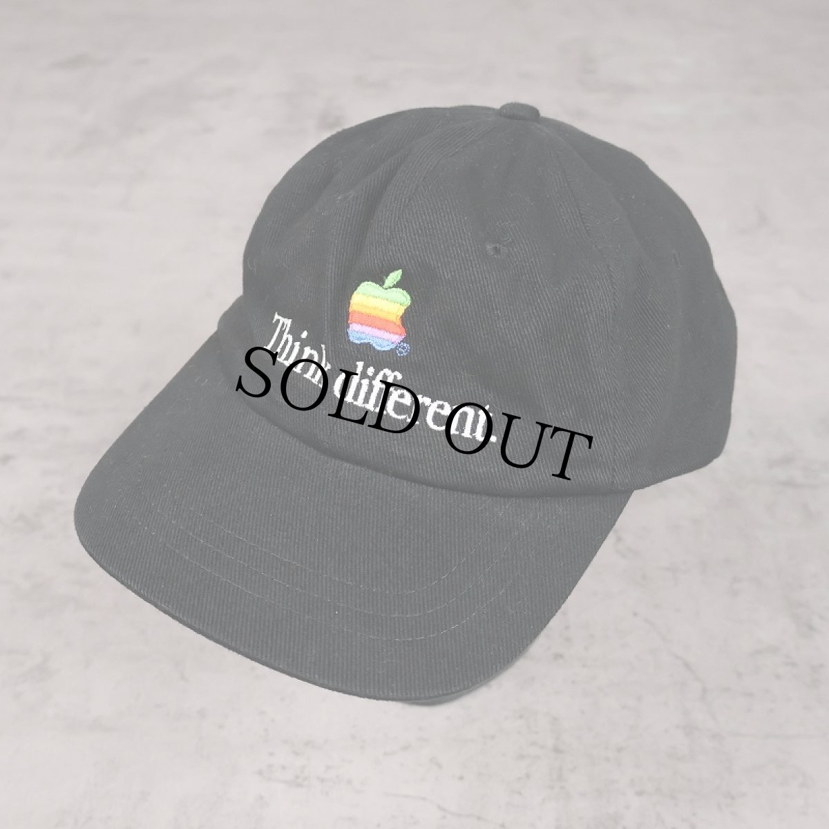 画像1: 80〜90's Apple "Think different" ロゴ刺繍 キャップ BLACK (1)