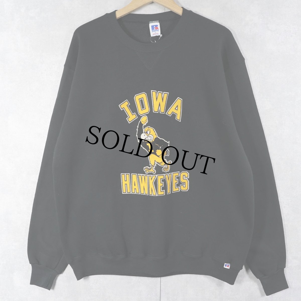 画像1: 80's RUSSELL ATHLETIC USA製 前V "IOWA HAWKEYES" フロッキープリントスウェット BLACK XL (1)