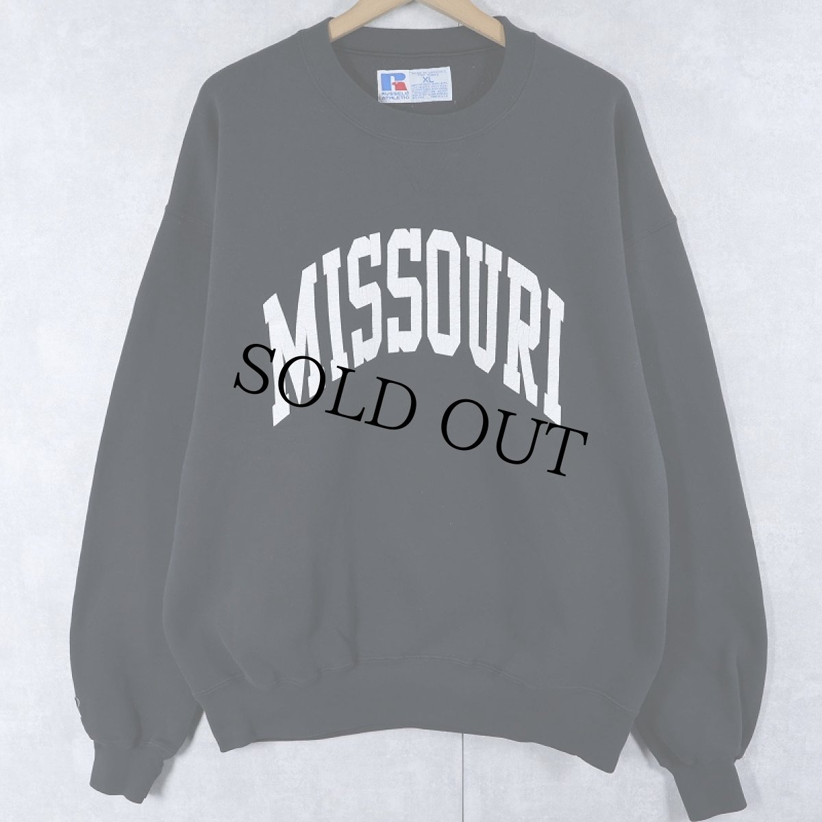 画像1: 90's RUSSELL ATHLETIC USA製 "MISSOURI" 前V プリントスウェット BLACK XL (1)