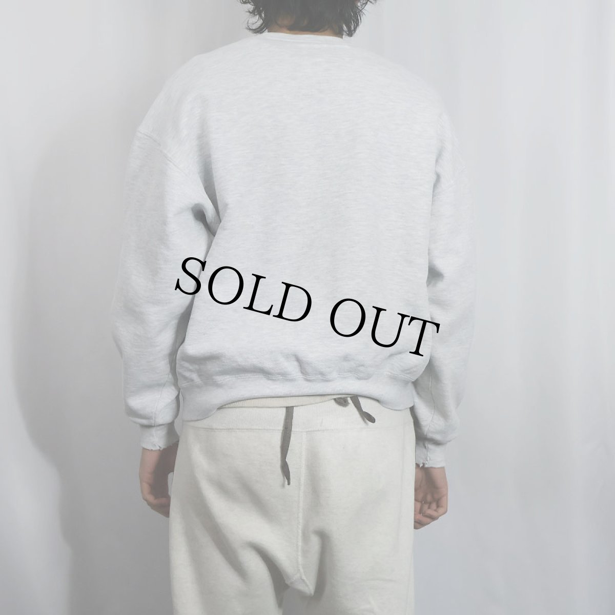 画像3: 90's RUSSELL ATHLETIC USA製 "INDIANA" 前V プリントスウェット L (3)