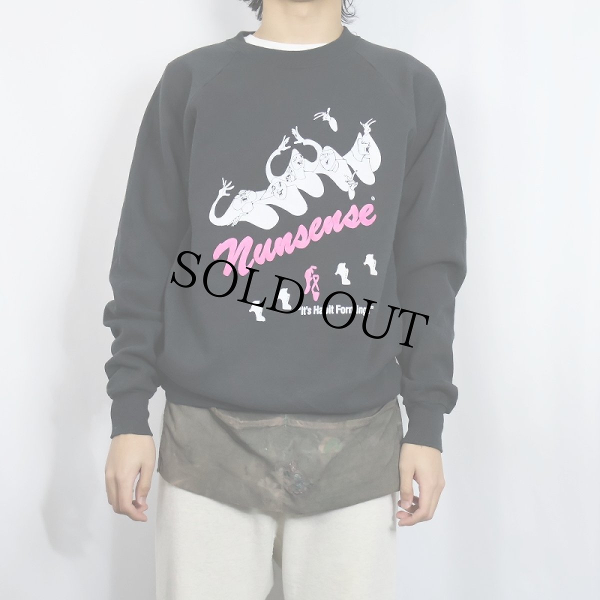 画像2: 80's Nunsense USA製 "It's Habit Forming!" 発泡プリント ミュージカルラグランスウェット BLACK XL (2)