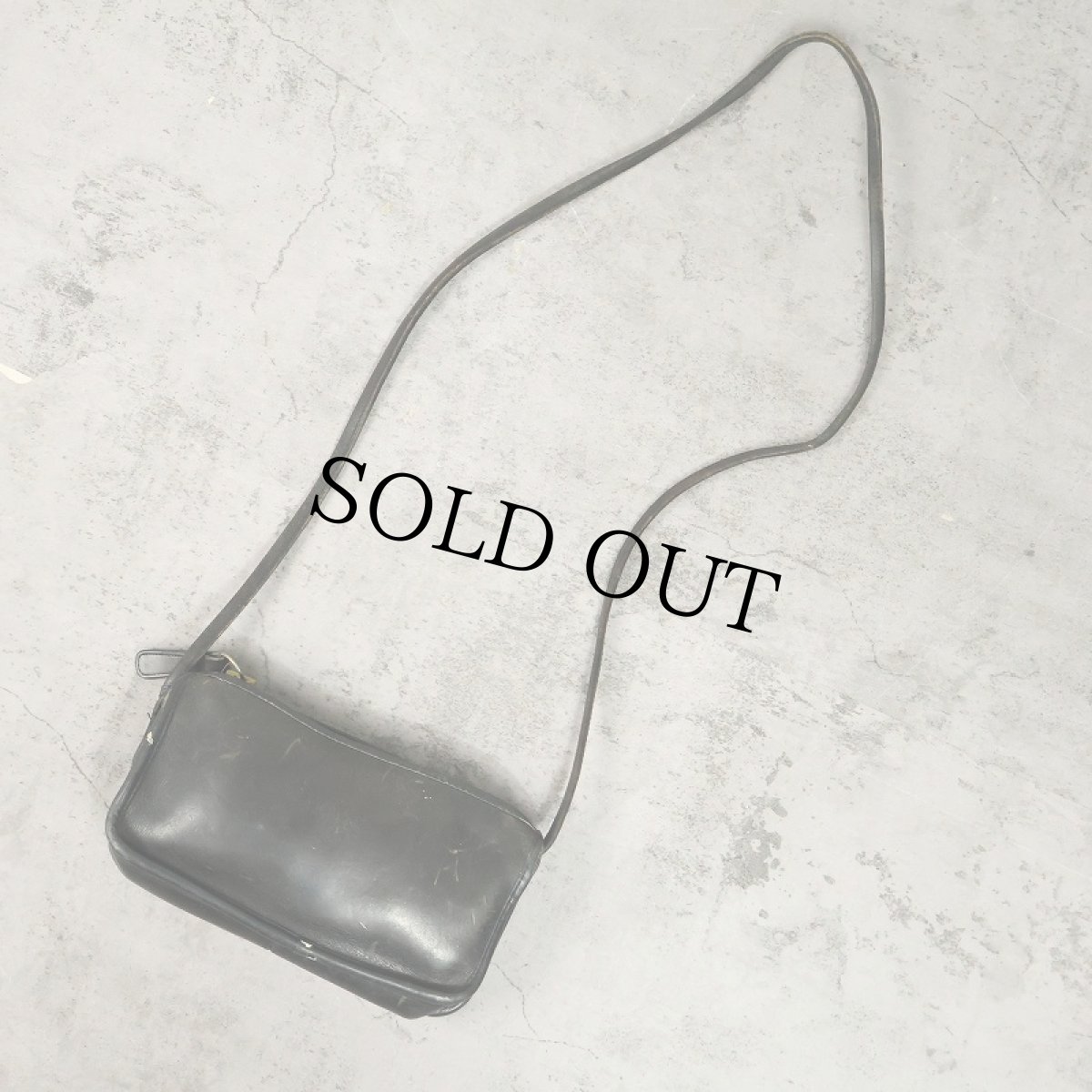 画像2: 60〜70's COACH USA製 レザーショルダーバッグ BLACK (2)