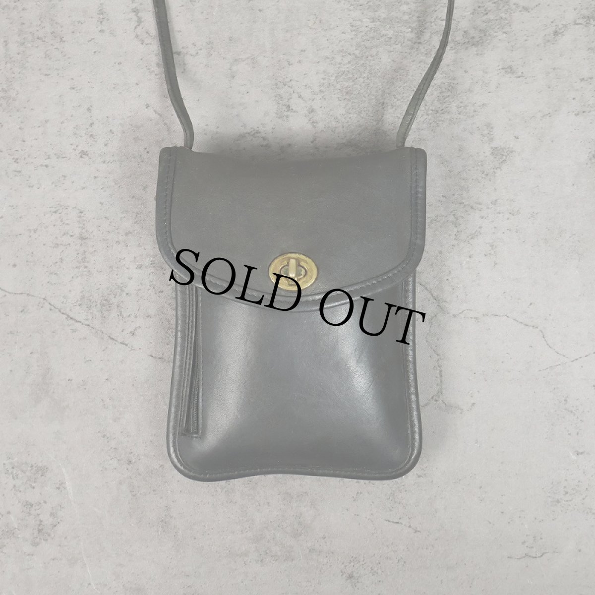 画像1: 90's COACH レザーショルダーバッグ BLACK (1)