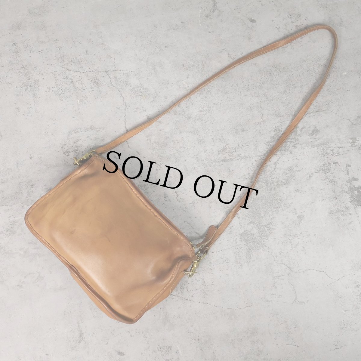 画像2: 60〜70's COACH USA製 レザーショルダーバッグ (2)