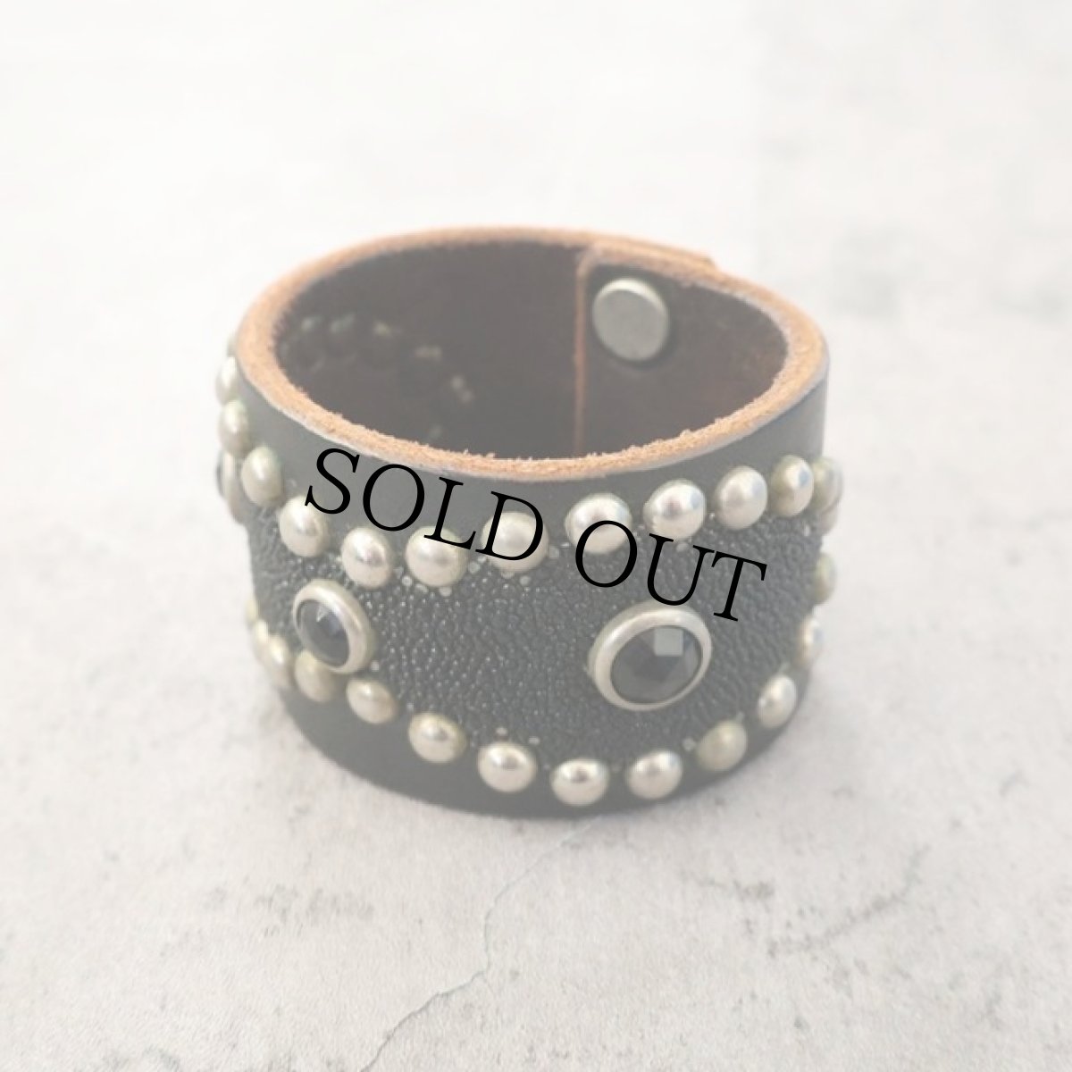 画像1: HTC スタッズ付き レザーブレスレット (1)